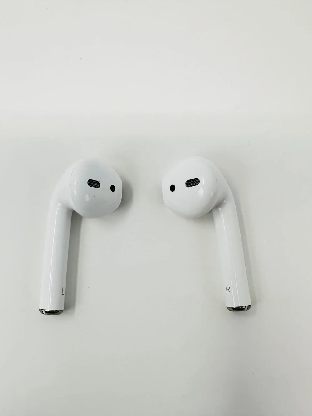 Apple AirPods 2nd Gen Wireless Charging Case (A1938) + Wired EarPods Bundle